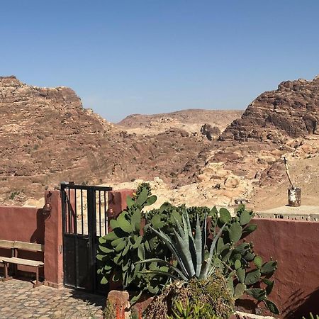 Happy Bedouin House Petra Bed & Breakfast Al Hayy Bagian luar foto
