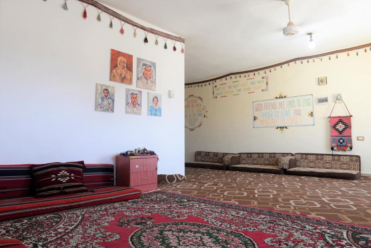 Happy Bedouin House Petra Bed & Breakfast Al Hayy Bagian luar foto