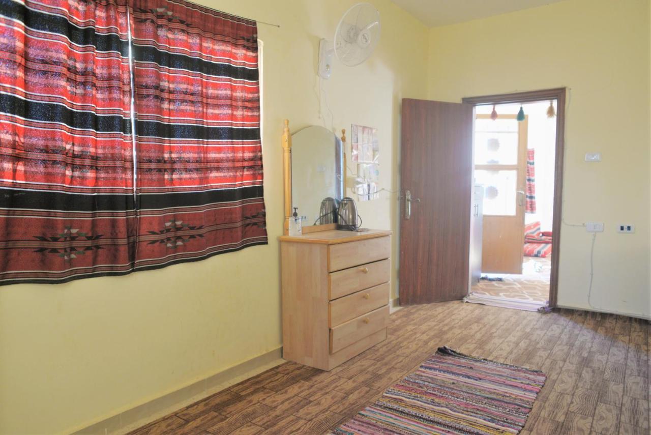 Happy Bedouin House Petra Bed & Breakfast Al Hayy Bagian luar foto