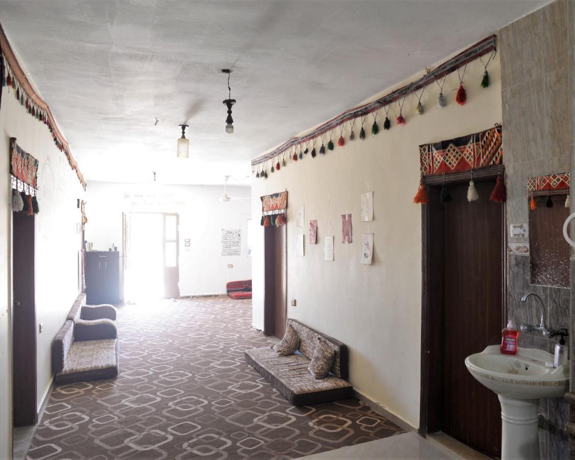 Happy Bedouin House Petra Bed & Breakfast Al Hayy Bagian luar foto