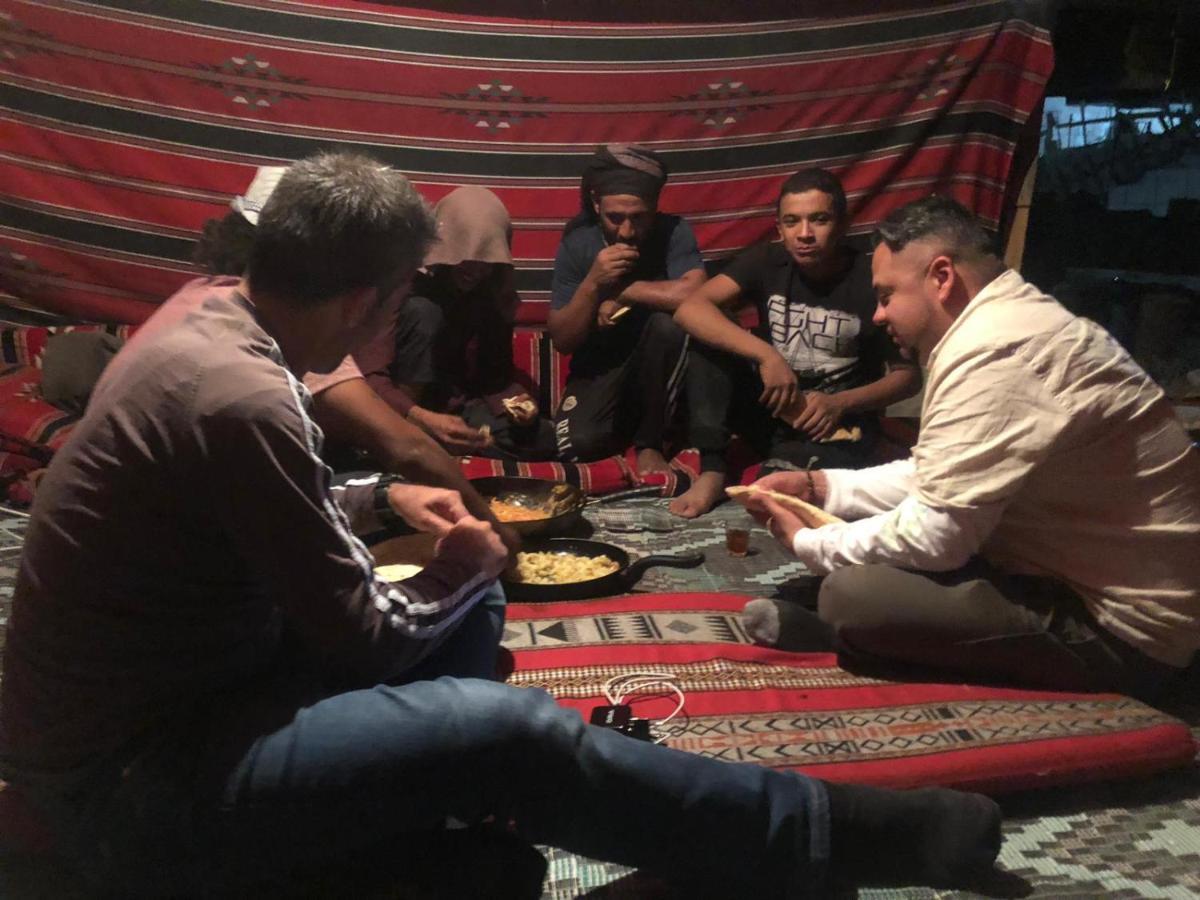 Happy Bedouin House Petra Bed & Breakfast Al Hayy Bagian luar foto