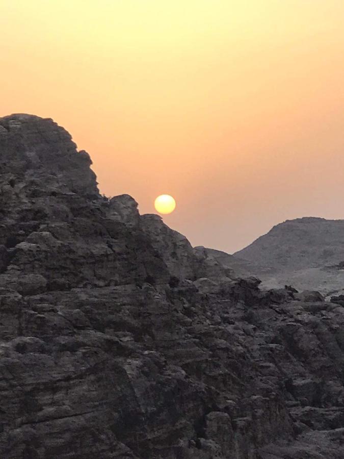 Happy Bedouin House Petra Bed & Breakfast Al Hayy Bagian luar foto