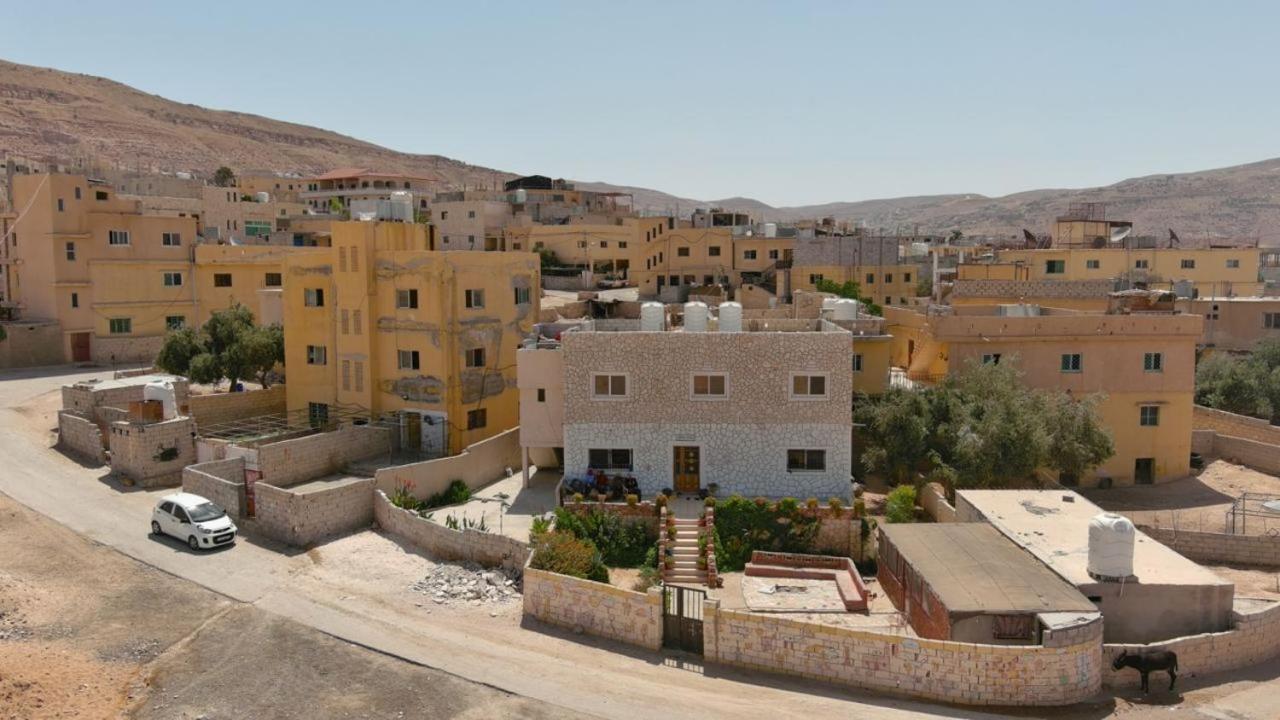 Happy Bedouin House Petra Bed & Breakfast Al Hayy Bagian luar foto
