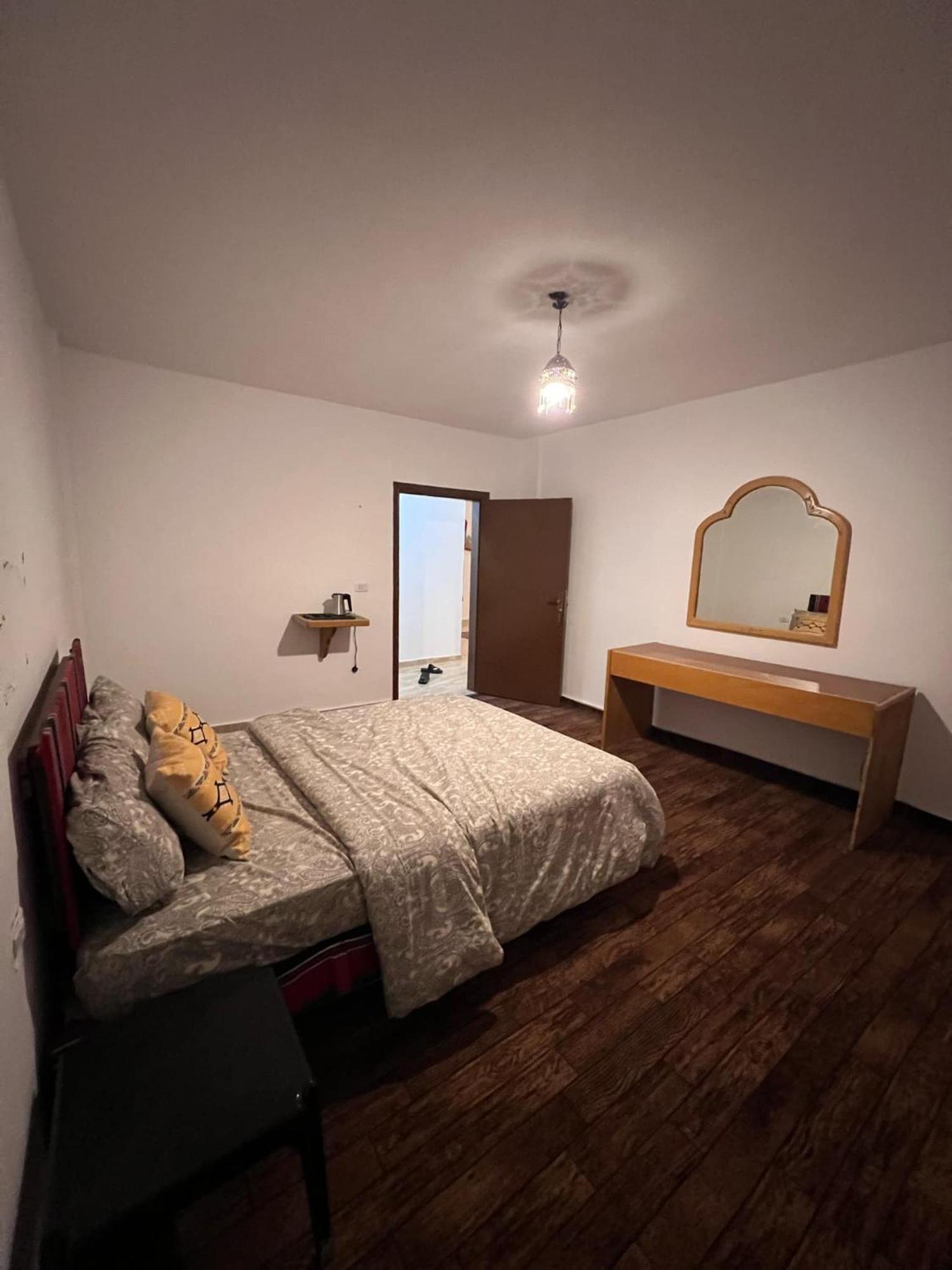 Happy Bedouin House Petra Bed & Breakfast Al Hayy Bagian luar foto