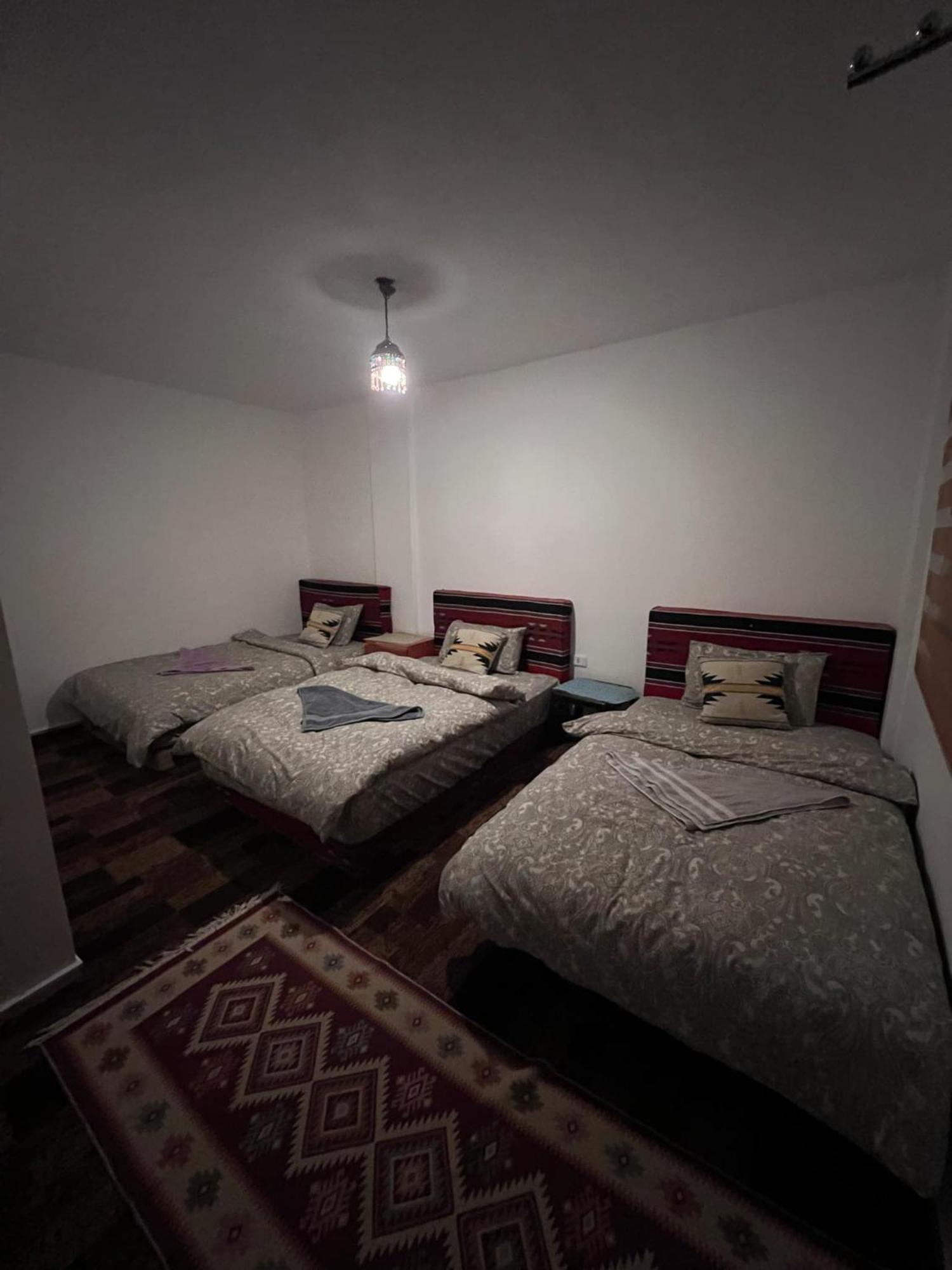 Happy Bedouin House Petra Bed & Breakfast Al Hayy Bagian luar foto