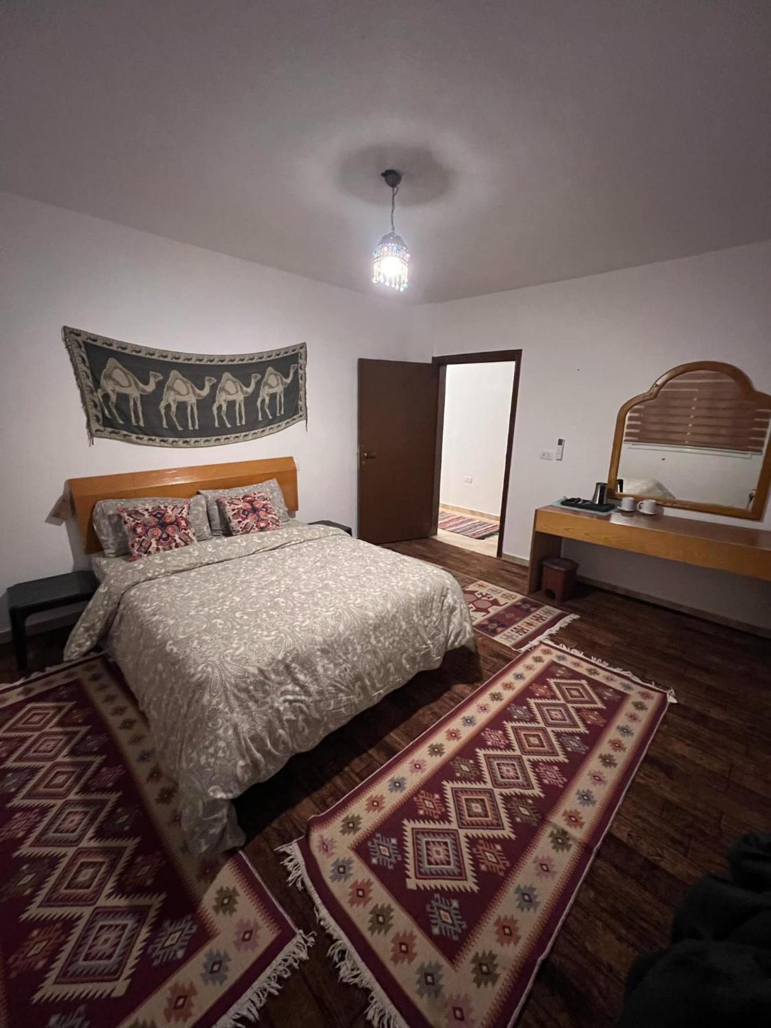 Happy Bedouin House Petra Bed & Breakfast Al Hayy Bagian luar foto
