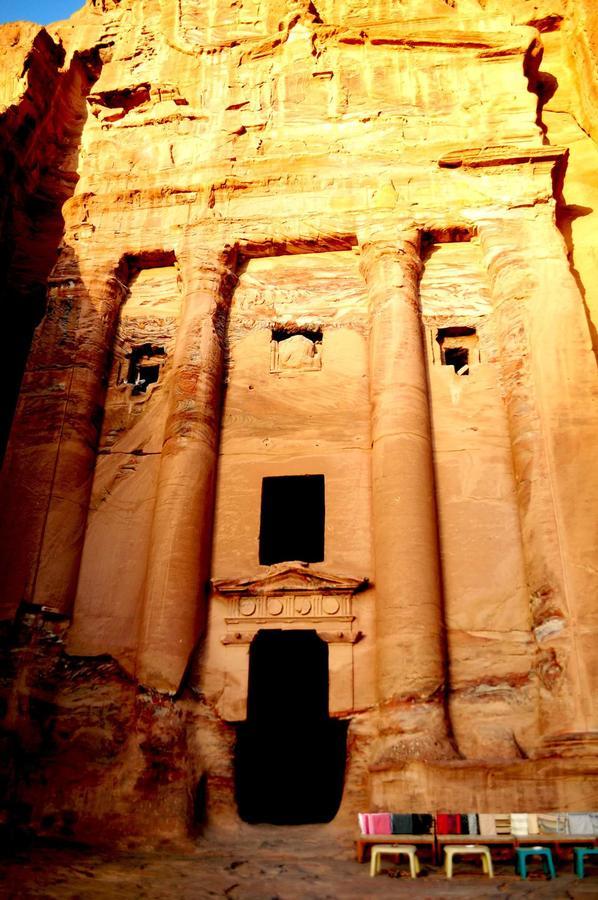 Happy Bedouin House Petra Bed & Breakfast Al Hayy Bagian luar foto